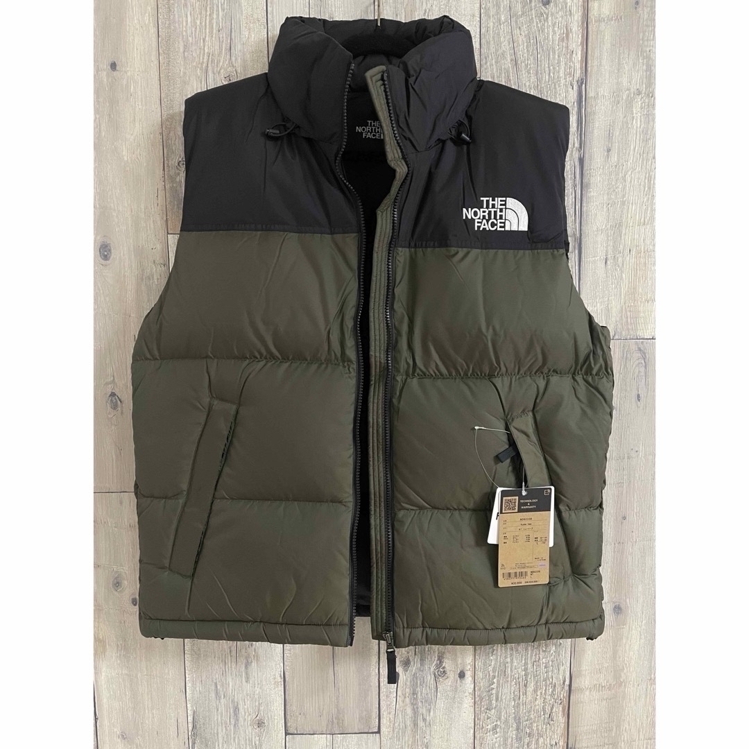 THE NORTH FACE(ザノースフェイス)の新品 メンズM THE NORTH FACE ヌプシベスト ND92338 NT メンズのジャケット/アウター(ダウンベスト)の商品写真