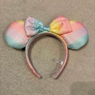 ディズニー(Disney)のディズニー　カチューシャ　スパンコール　レインボー(アクセサリー)