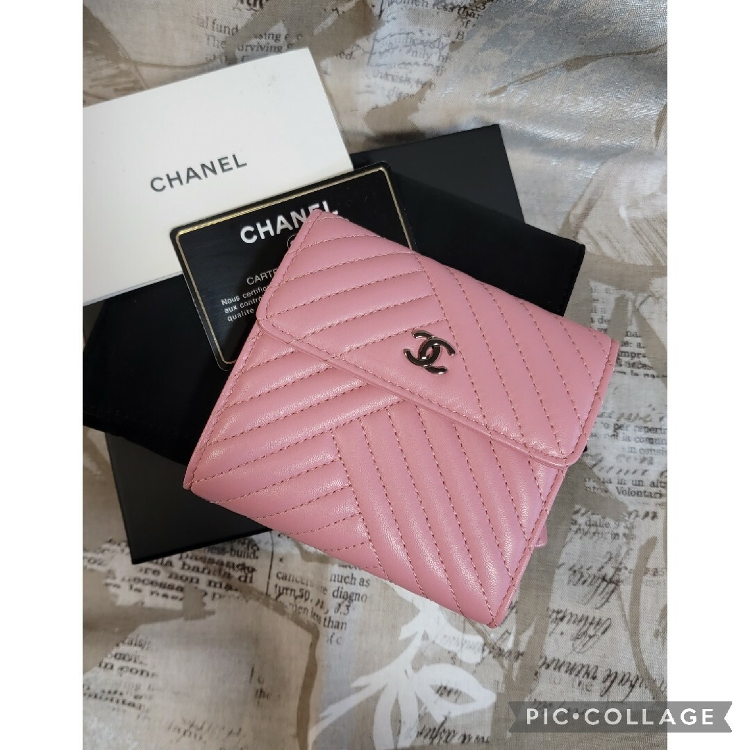 CHANEL(シャネル)の未使用 ❣️超レア❣️CHANEL シェブロン スモール フラップウォレット レディースのファッション小物(財布)の商品写真