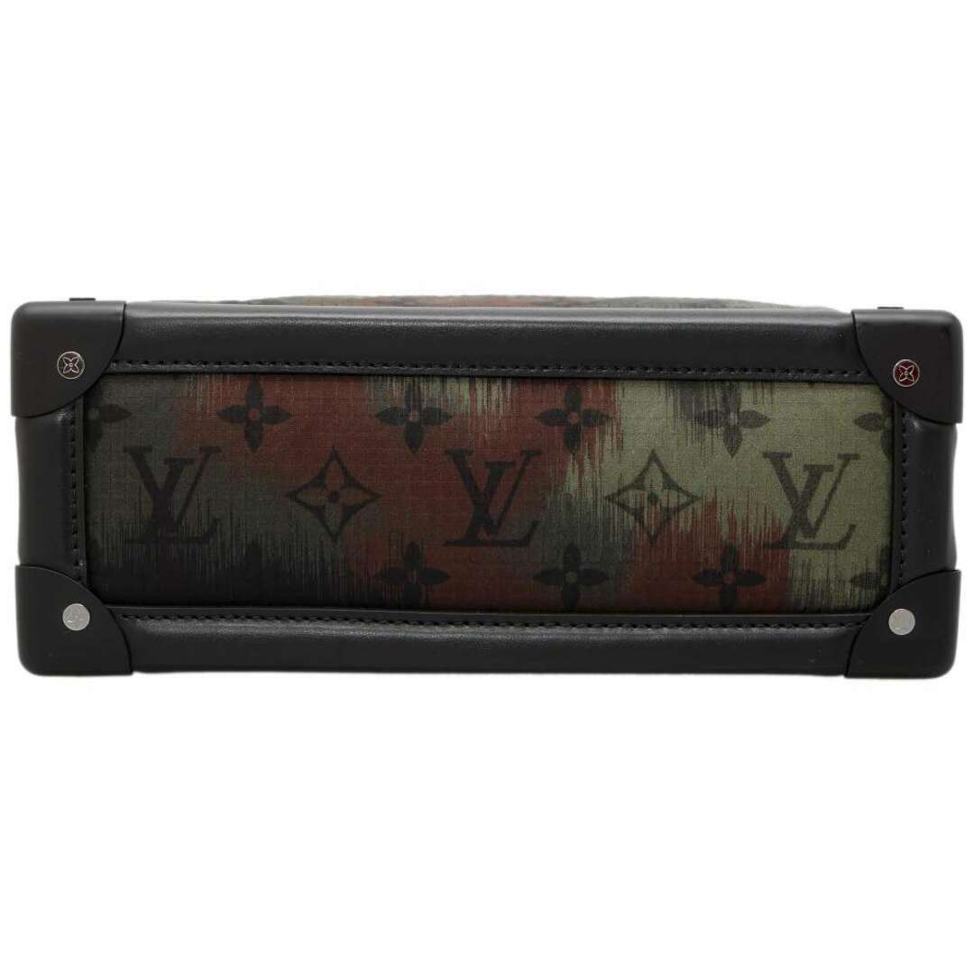 LOUIS VUITTON(ルイヴィトン)のルイヴィトン ショルダーバッグ レザー ナイロン カモフラージュ ソフトトランク M56428 LOUIS VUITTON メンズ メンズのバッグ(ショルダーバッグ)の商品写真