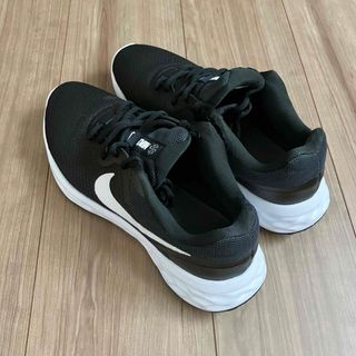 ナイキ(NIKE)の【美品】NIKE レボリューション6 24.5 ブラック　ホワイト(スニーカー)