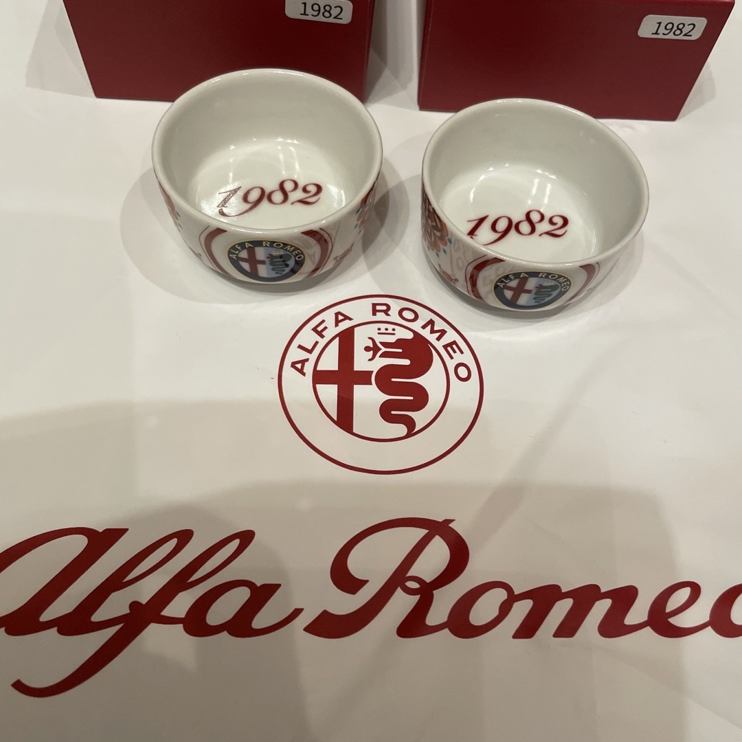 Alfa Romeo(アルファロメオ)の【〜専用出品〜　新品　2個　ペア】アルファロメオ　九谷焼　ぐい呑み エンタメ/ホビーのコレクション(ノベルティグッズ)の商品写真