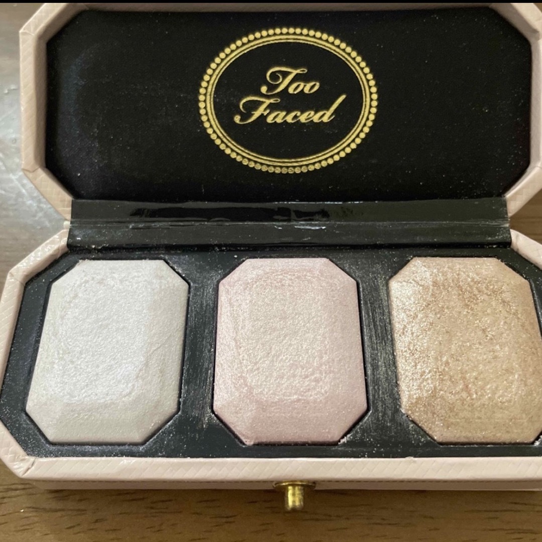 Too Faced(トゥフェイス)のSOLD OUT   Too Faced ハイライタートリオ コスメ/美容のベースメイク/化粧品(フェイスカラー)の商品写真