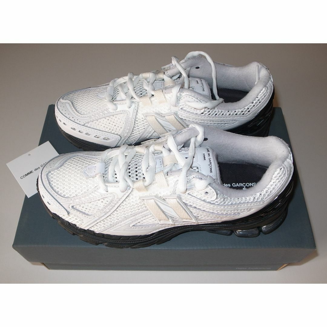 COMME des GARCONS(コムデギャルソン)のコムデギャルソン オム New Balance 1906 white 25cm メンズの靴/シューズ(スニーカー)の商品写真