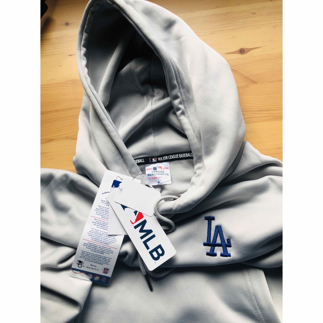 (新品)ロサンゼルス　ドジャース　パーカー　グレー　medium dodgers メンズのトップス(パーカー)の商品写真