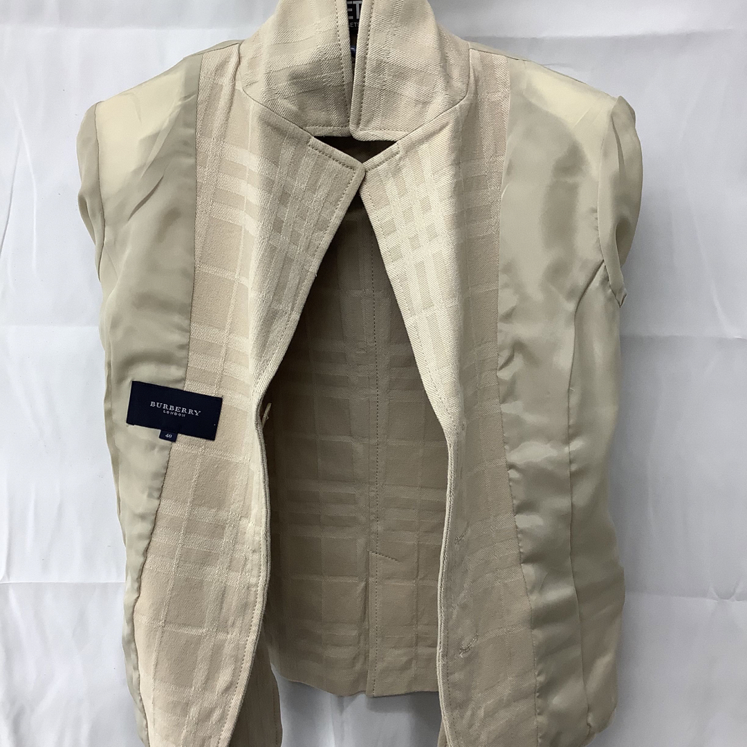 BURBERRY(バーバリー)のバーバリー　ジャケット　ベージュ　#40   r715 レディースのジャケット/アウター(テーラードジャケット)の商品写真