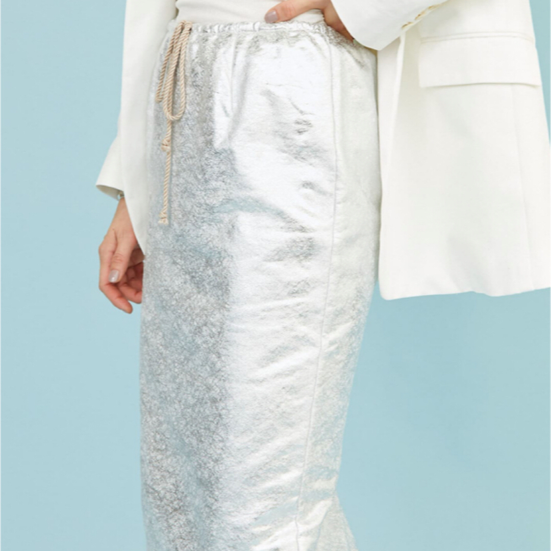 メタリックシルバー Silver skirt ドローストリング Iライン モダン レディースのスカート(ひざ丈スカート)の商品写真