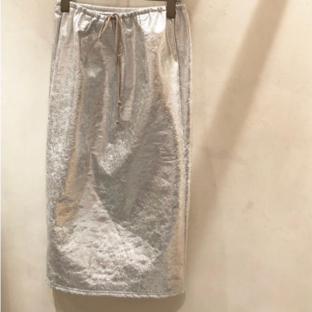 メタリックシルバー Silver skirt ドローストリング Iライン モダン レディースのスカート(ひざ丈スカート)の商品写真