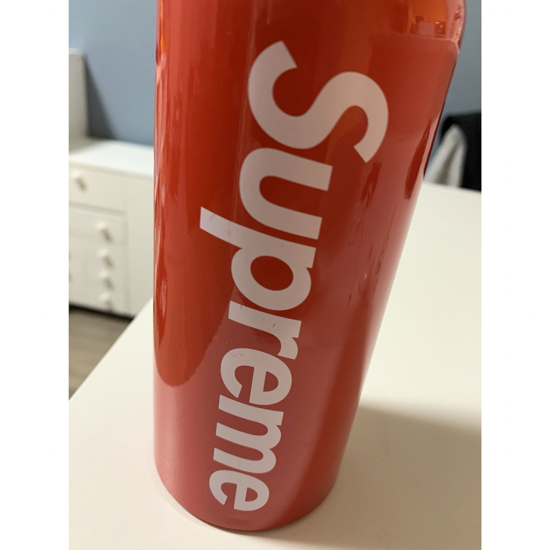 Supreme(シュプリーム)のsupreme シュプリーム 水筒 SIGG Water Bottle メンズのファッション小物(その他)の商品写真