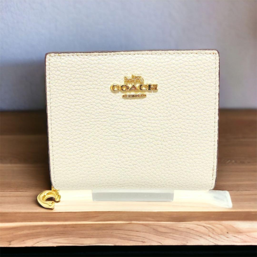 COACH - 配送料込✨匿名 配送 新品 COACH 二つ折り財布 白 コンパクト