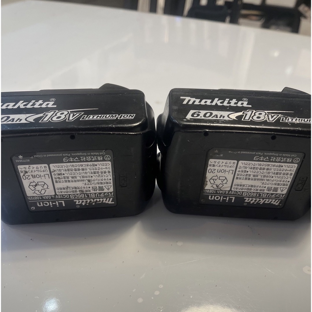 Makita(マキタ)のマキタバッテリー4つセット スマホ/家電/カメラのスマートフォン/携帯電話(バッテリー/充電器)の商品写真