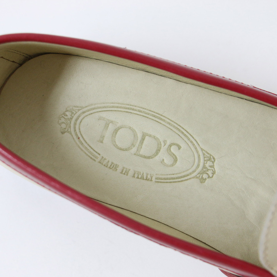 TOD'S(トッズ)の新品同様 TODS トッズ ローファー スリッポン ライトベージュ レッド 38.5(25.5cm) 靴 シューズ フラット ラウンドトゥ バイカラー コンビ レザー イタリア製 ブランド【レディース】【中古】 レディースの靴/シューズ(ローファー/革靴)の商品写真