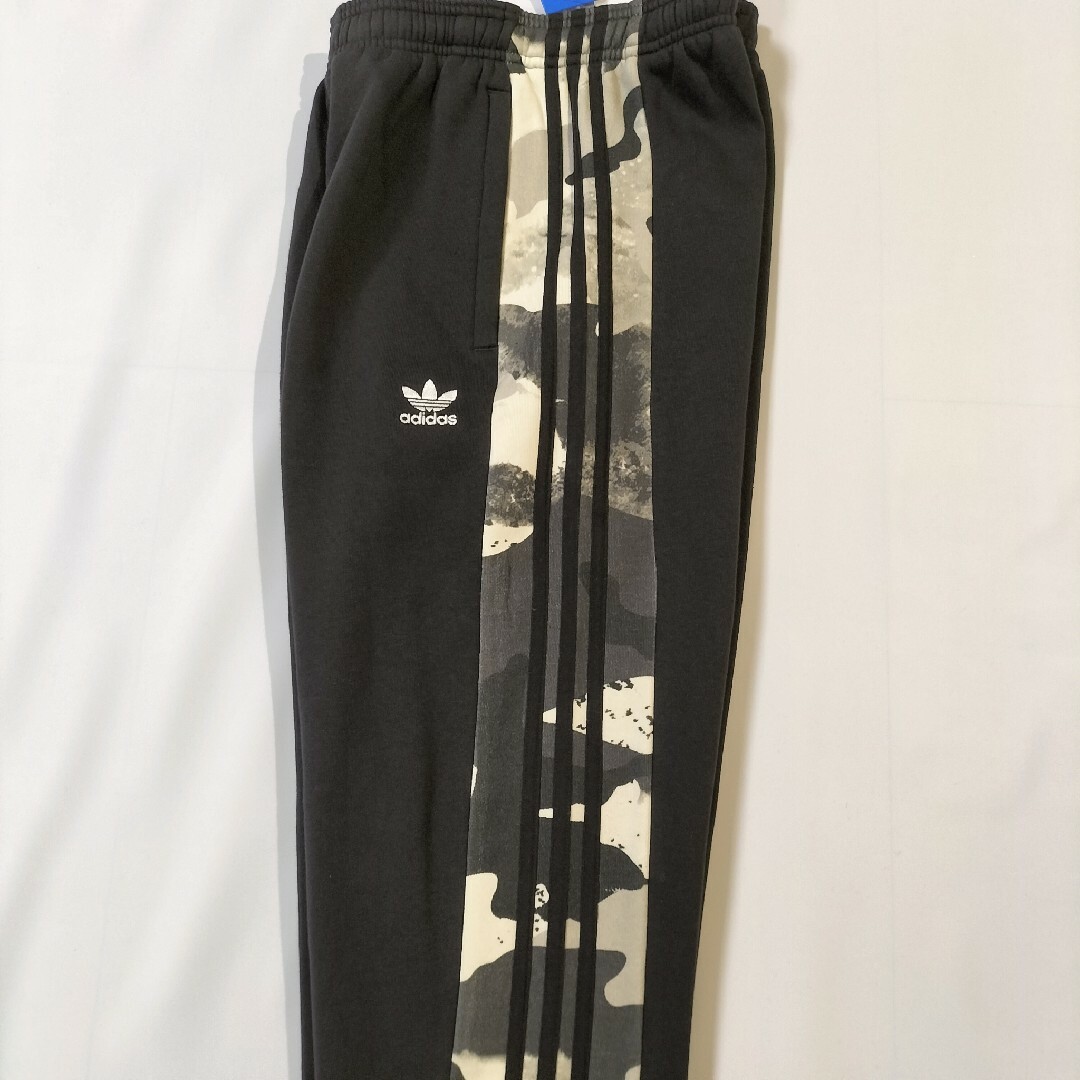 Originals（adidas）(オリジナルス)の新品　アディダスオリジナルス　スウェットパンツ　カモ柄　　メンズ　Ｍサイズ メンズのパンツ(その他)の商品写真