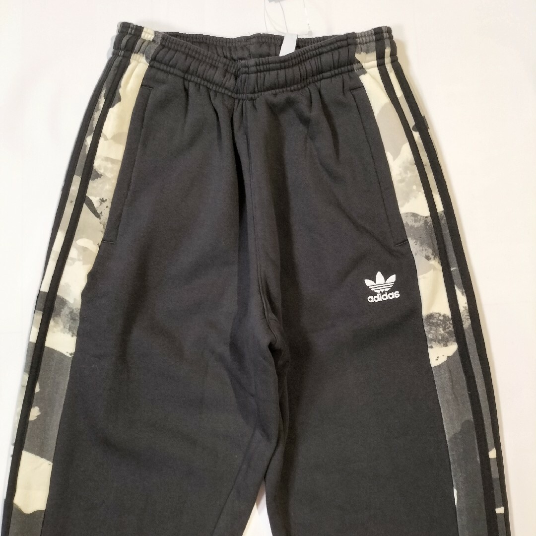 Originals（adidas）(オリジナルス)の新品　アディダスオリジナルス　スウェットパンツ　カモ柄　　メンズ　Ｍサイズ メンズのパンツ(その他)の商品写真