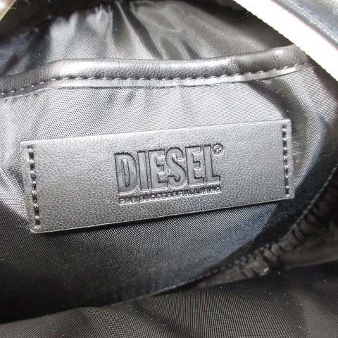 DIESEL(ディーゼル)のディーゼル DIESEL クロスボディ ショルダー バッグ Dロゴ エンボス レディースのバッグ(ショルダーバッグ)の商品写真