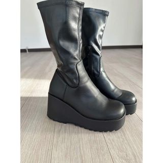 スティーブマデン(Steve Madden)のSteve madden ウェッジ厚底ブーツUGGアリシアスタン ネイキッド (ブーツ)