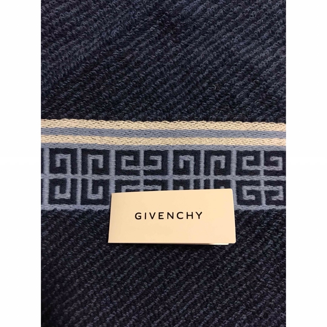 GIVENCHY(ジバンシィ)のGIVENCHYジバンシィ　タオルハンカチ　ネイビー　新品 メンズのファッション小物(ハンカチ/ポケットチーフ)の商品写真