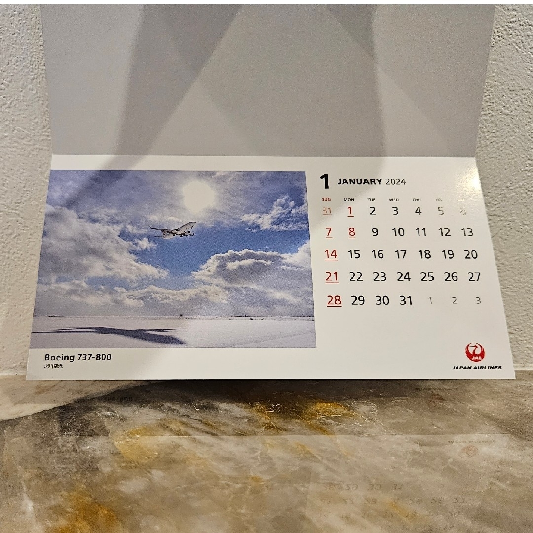 JAL(日本航空)(ジャル(ニホンコウクウ))のJAL　卓上カレンダー2024 インテリア/住まい/日用品の文房具(カレンダー/スケジュール)の商品写真