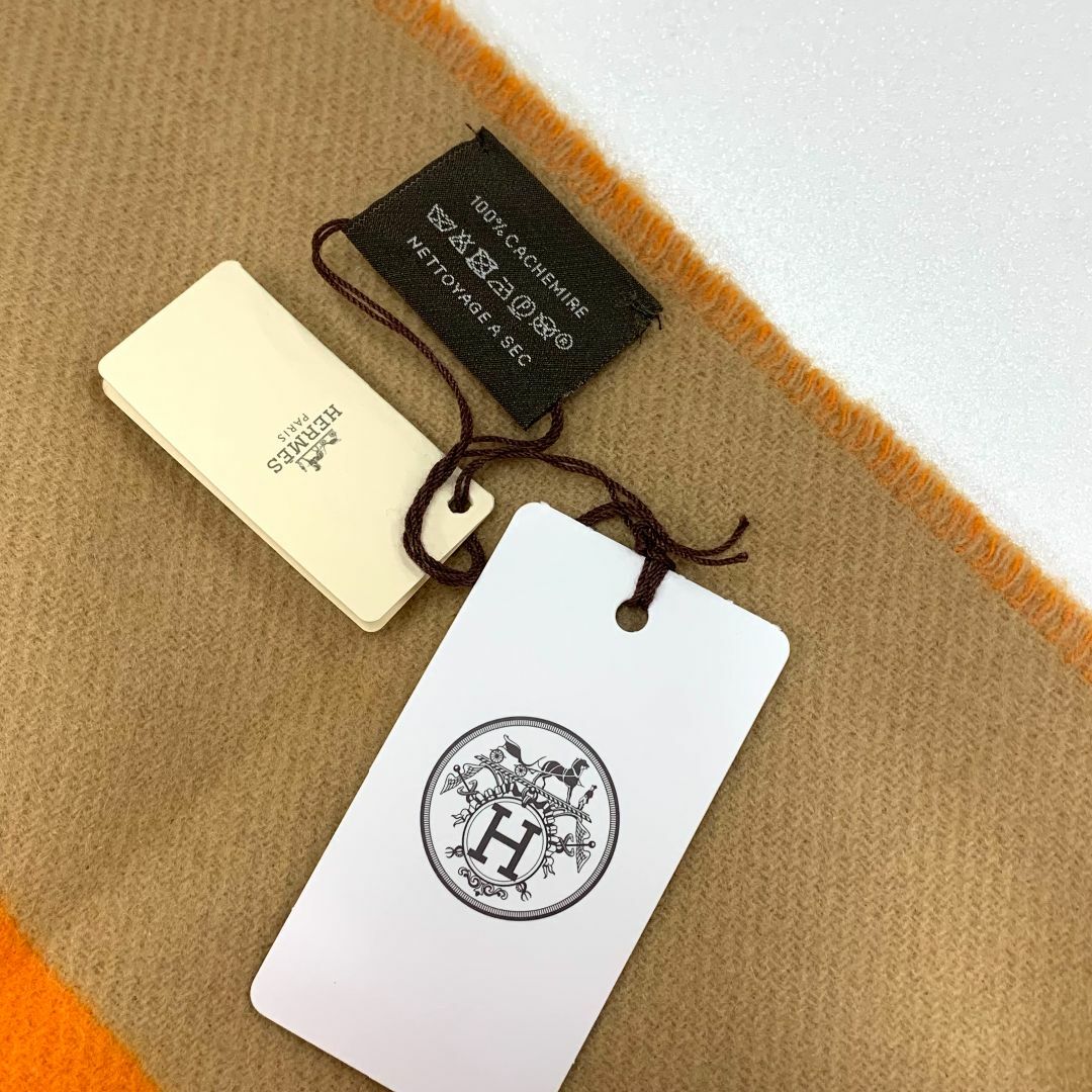 Hermes(エルメス)の8569 未使用 エルメス カシミヤ マフラー ストール オレンジ レディースのファッション小物(マフラー/ショール)の商品写真