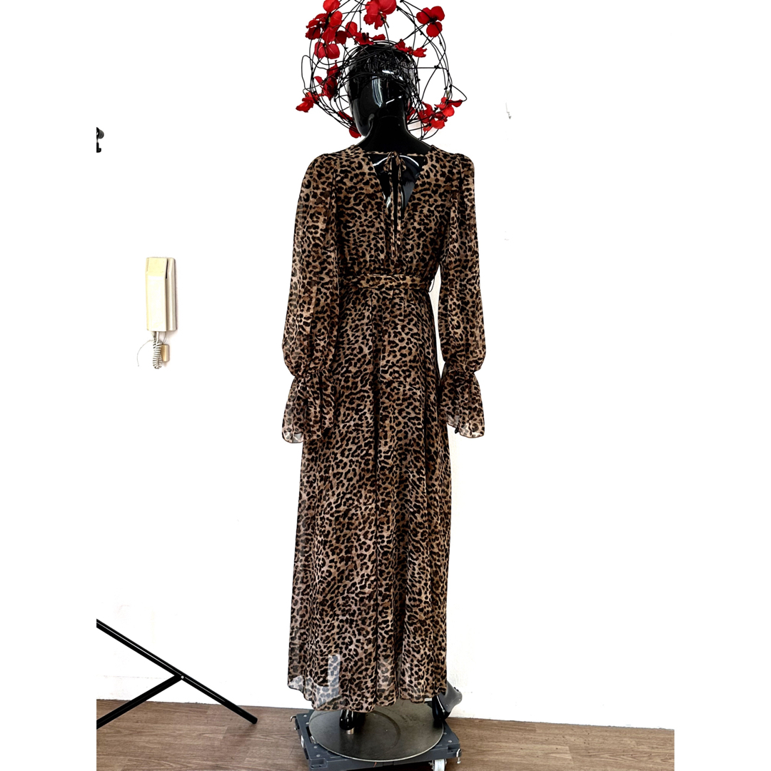 Ameri VINTAGE(アメリヴィンテージ)の新品　レオパード柄ワンピース　シフォンワンピ　マキシワンピースドレス　インポート レディースのワンピース(ロングワンピース/マキシワンピース)の商品写真