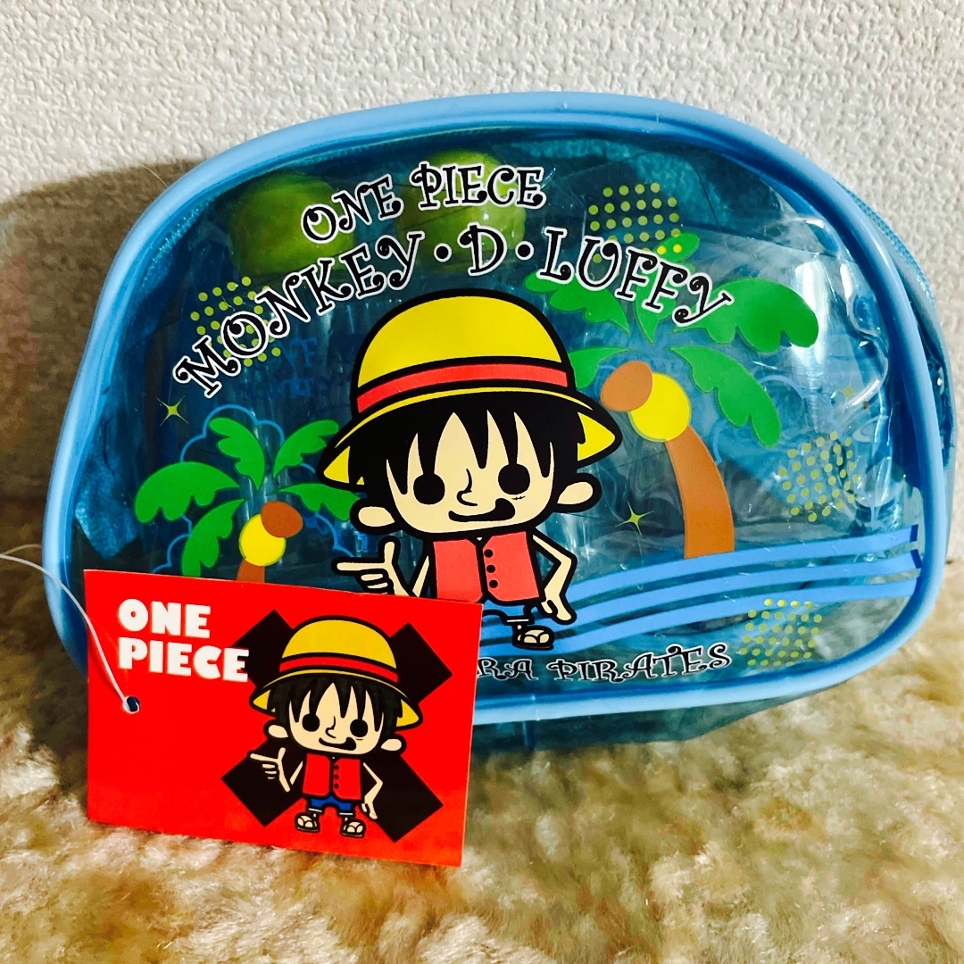 ONE PIECE(ワンピース)の☆新品　ONE PIECE  ルフィ　トラベル　セット レディースのファッション小物(ポーチ)の商品写真