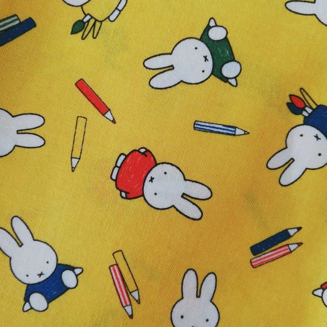 miffy(ミッフィー)のミッフィー　綿　生地　イエロー　うさこちゃん　黄色　うさぎ　ディックブルーナ ハンドメイドの素材/材料(生地/糸)の商品写真