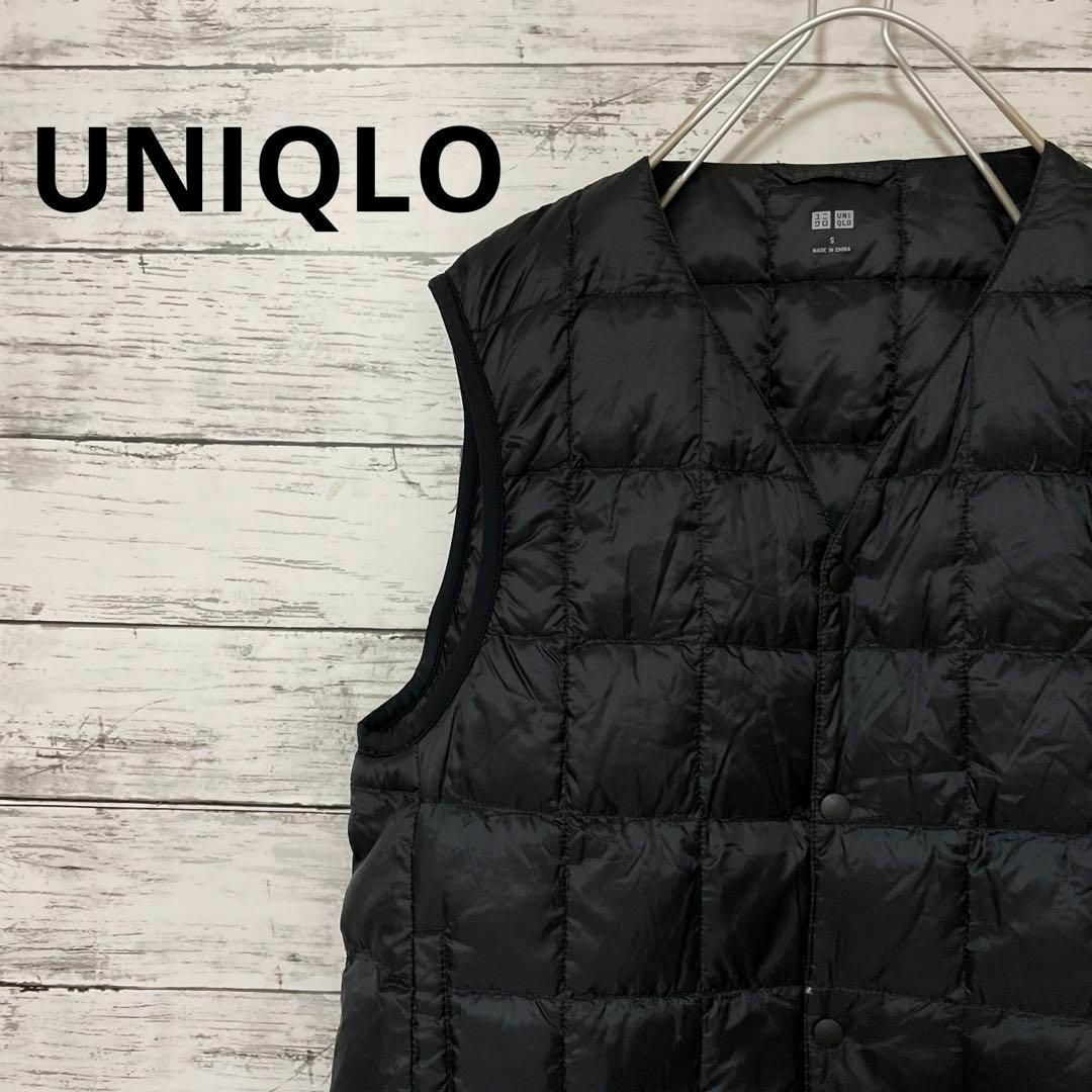 UNIQLO(ユニクロ)のUNIQLO ウルトラライトダウンベスト ノーカラー Vネック 黒 定番 保存袋 メンズのジャケット/アウター(ダウンベスト)の商品写真