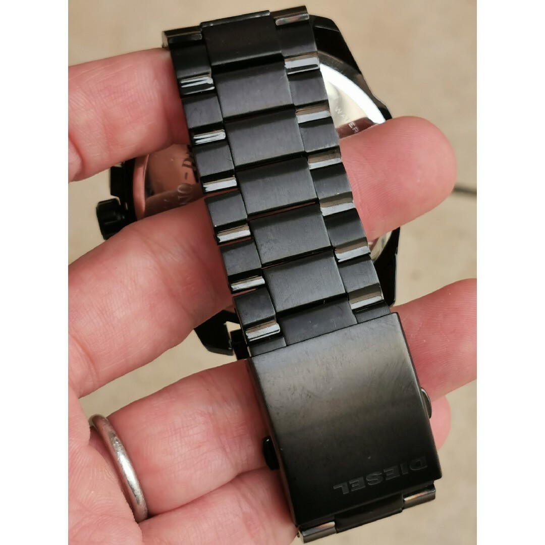 DIESEL(ディーゼル)のディーゼル　メンズ腕時計　マブいブラックなビッグフェイス メンズの時計(腕時計(アナログ))の商品写真