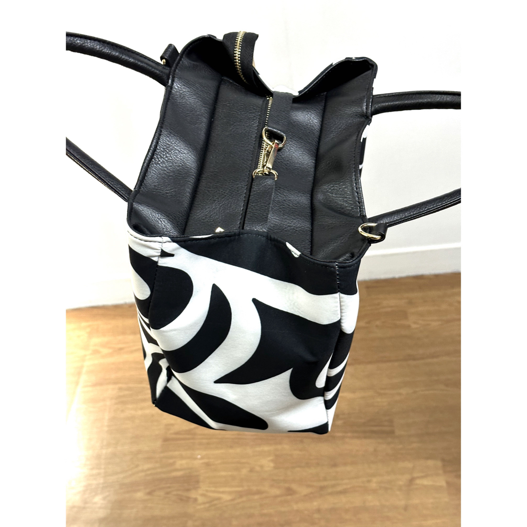TOMORROWLAND(トゥモローランド)の新品未使用　ゼブラ柄バッグ　2wayショルダーバッグ　大　フランスインポート レディースのバッグ(ショルダーバッグ)の商品写真