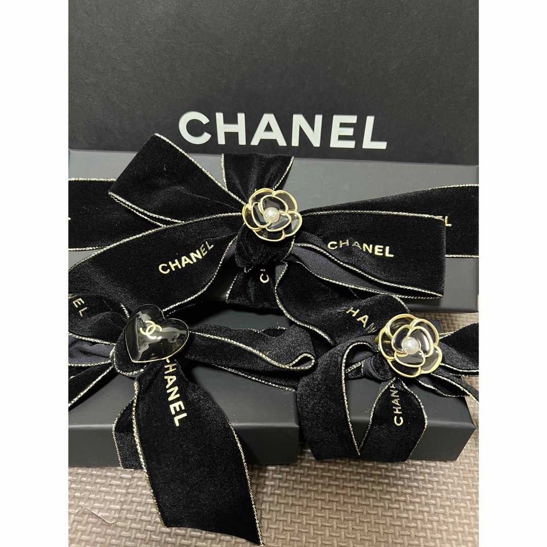 CHANEL(シャネル)の❣️Sale中❣️新品 CHANEL ピアス CCマーク レザー 人気 再入荷 レディースのアクセサリー(ピアス)の商品写真