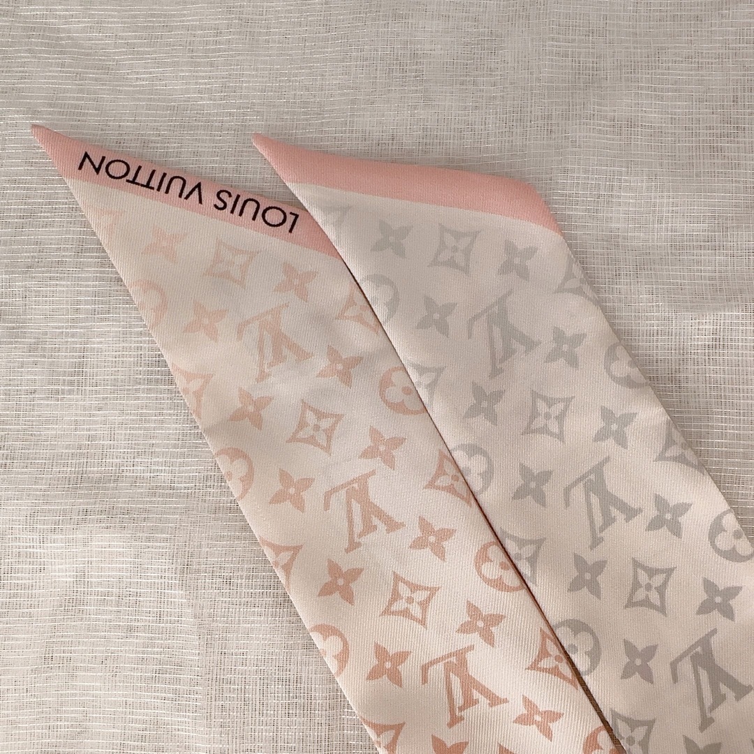 LOUIS VUITTON(ルイヴィトン)のLOUIS VUITTON ルイヴィトン　モノグラム　バンドー　スカーフ　美品 レディースのファッション小物(バンダナ/スカーフ)の商品写真