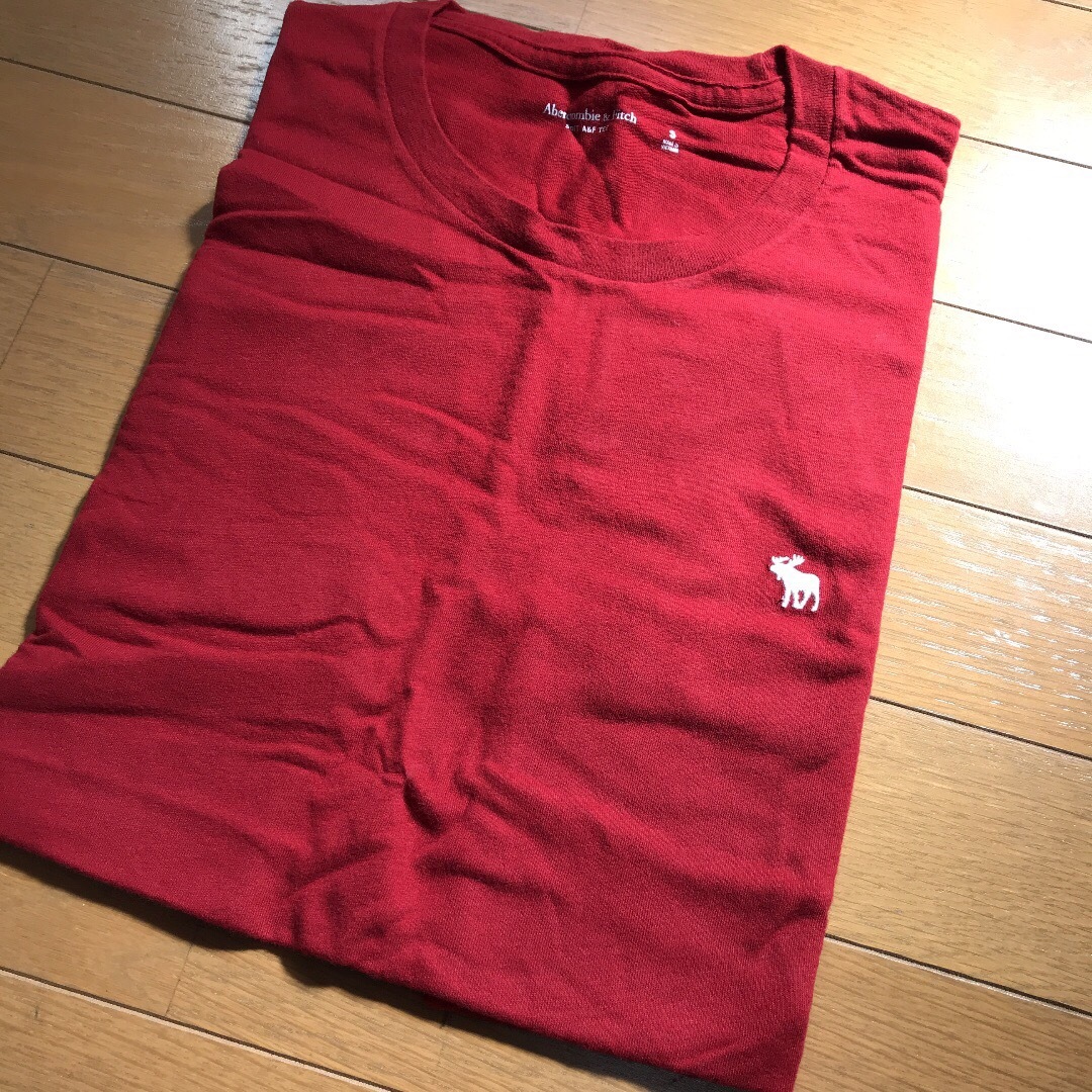 Abercrombie&Fitch(アバクロンビーアンドフィッチ)の◎S◎新品正規品◎アバクロ◎UネックTシャツ◎送料込 メンズのトップス(Tシャツ/カットソー(半袖/袖なし))の商品写真