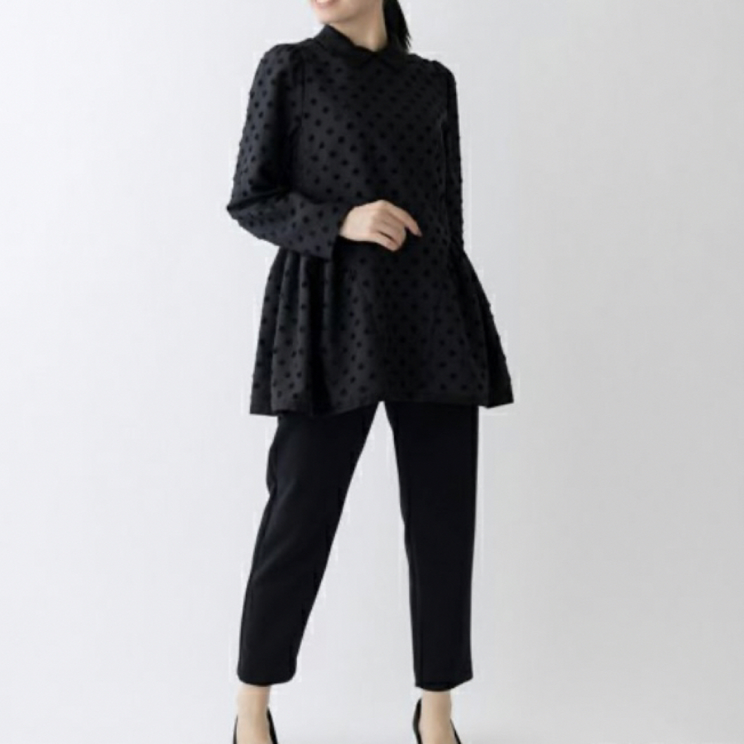 Sono - sono  ブラック　Dot JACQARD ラウンディッシュフレアブラウス