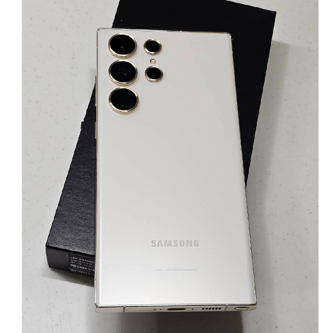 SAMSUNG(サムスン)のGalaxyS23Ultraクリーム256GB 韓国版極美品‼️ スマホ/家電/カメラのスマートフォン/携帯電話(スマートフォン本体)の商品写真