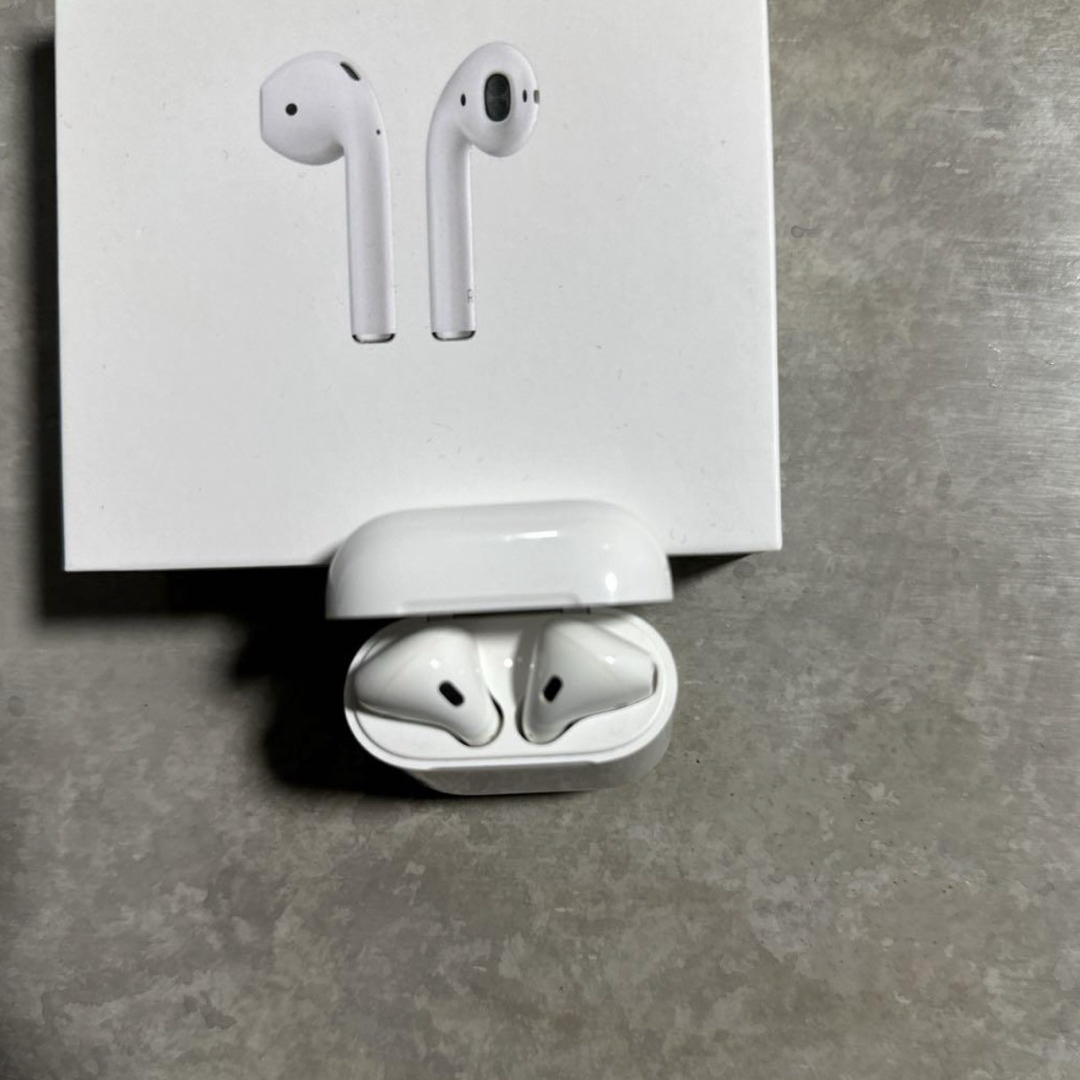 Apple(アップル)の正規品Apple AirPods 第1世代 スマホ/家電/カメラのオーディオ機器(ヘッドフォン/イヤフォン)の商品写真