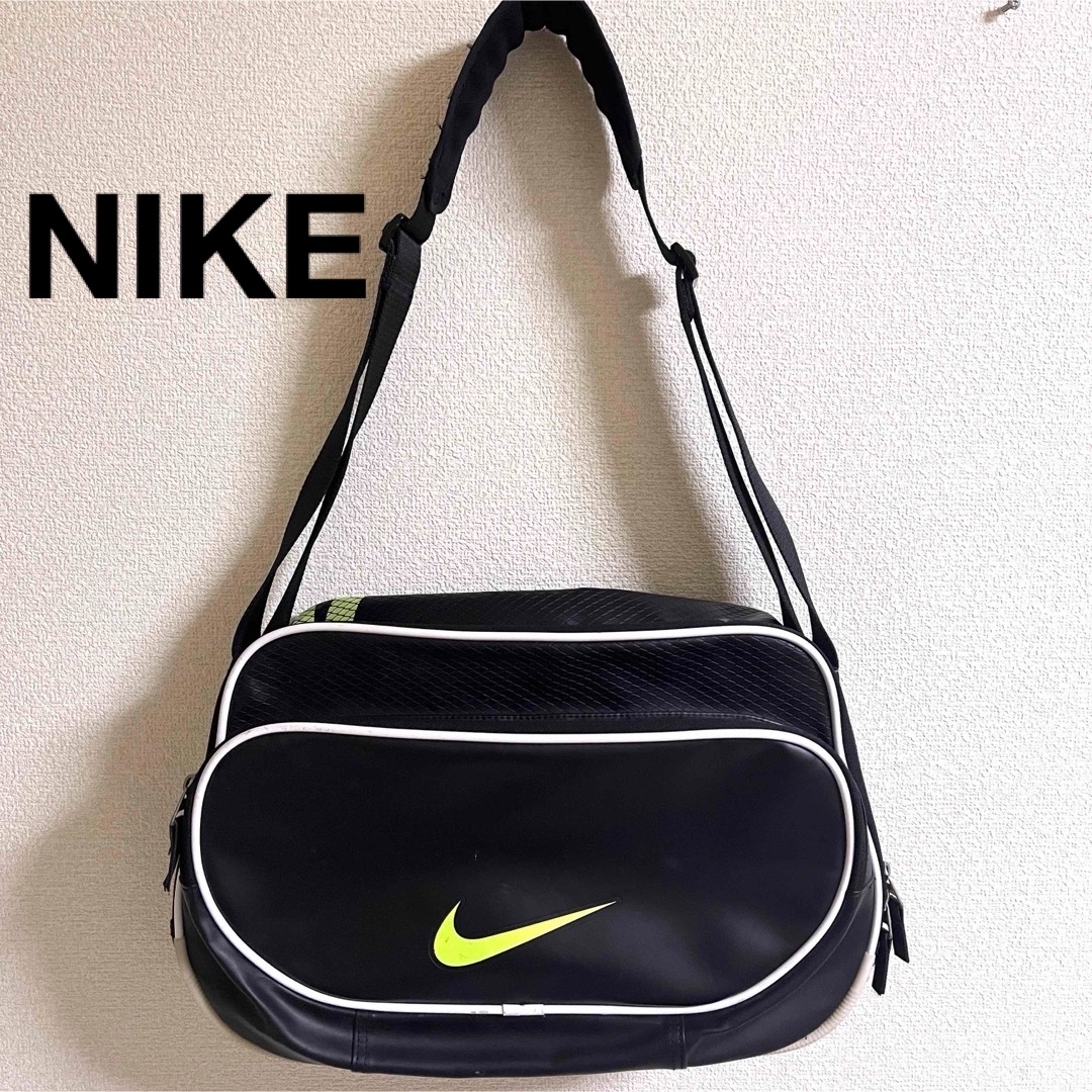 NIKE(ナイキ)のNIKEボストンバック　スポーツバッグ　およそ20L メンズのバッグ(ボストンバッグ)の商品写真