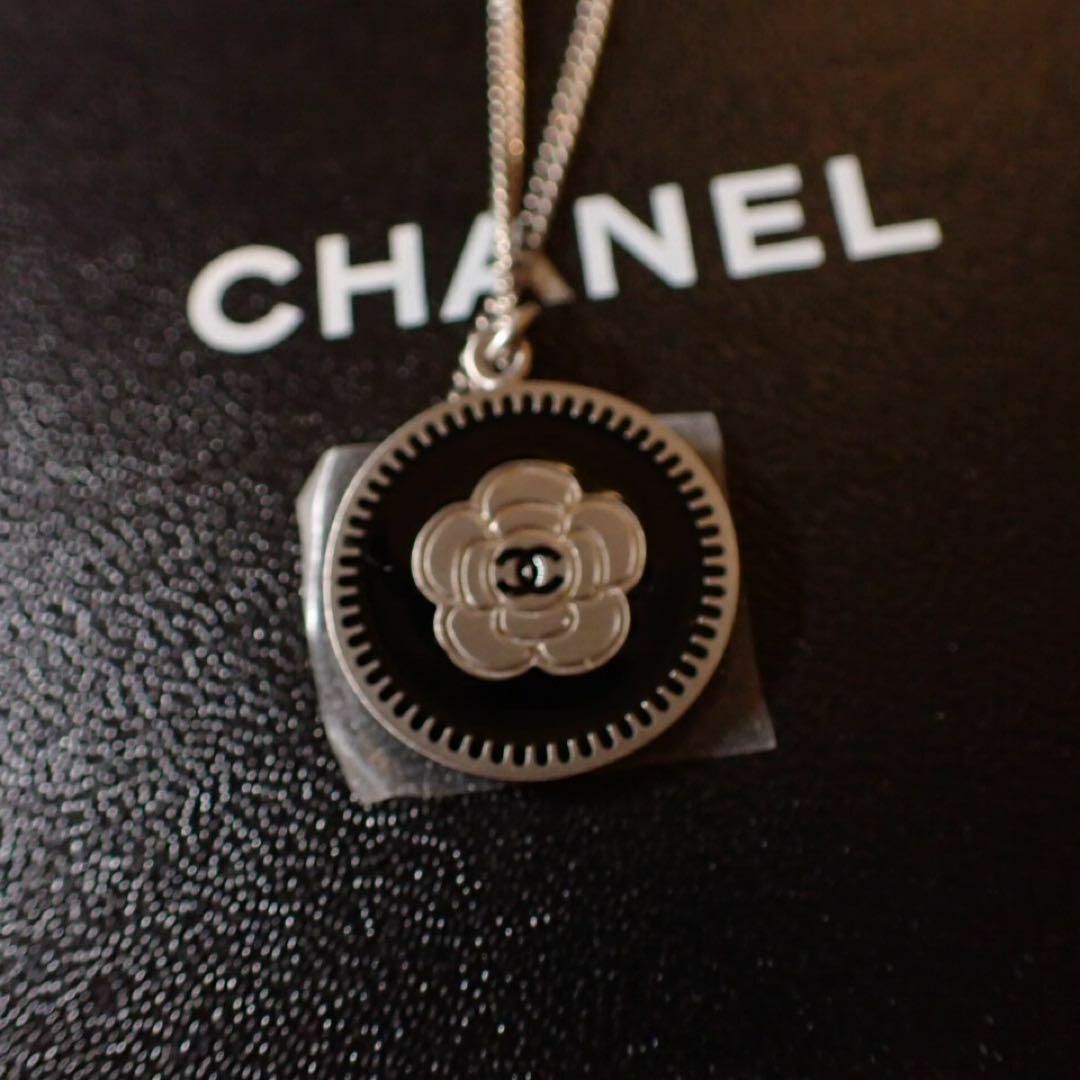CHANEL - CHANEL カメリアブラックネックレス 06P 未使用の通販 CHANEL - CHANEL カメリアブラックネックレス 06P 未使用の通販