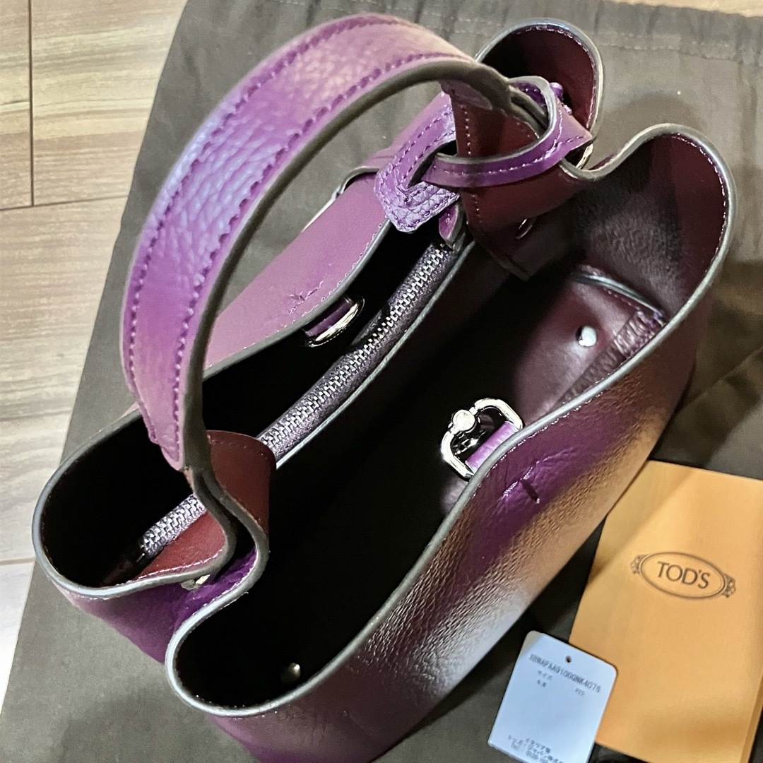 TOD'S(トッズ)のRie様★専用★新品★トッズ★ミニ T タイムレス ショルダーバッグ★レザー レディースのバッグ(ショルダーバッグ)の商品写真