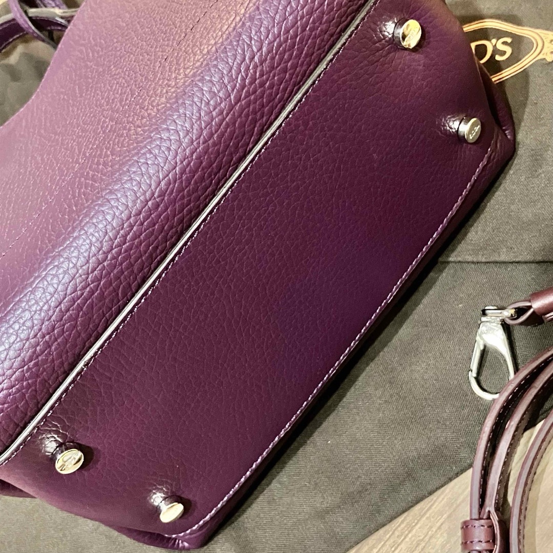 TOD'S(トッズ)のRie様★専用★新品★トッズ★ミニ T タイムレス ショルダーバッグ★レザー レディースのバッグ(ショルダーバッグ)の商品写真