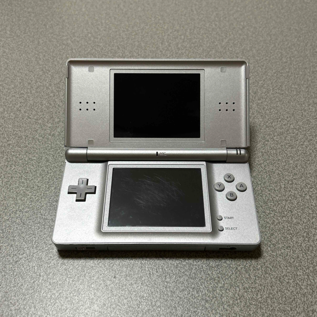 ニンテンドーDS(ニンテンドーDS)のNintendo DS liteシルバー エンタメ/ホビーのゲームソフト/ゲーム機本体(携帯用ゲーム機本体)の商品写真