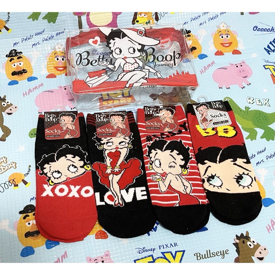 Betty Boop(ベティブープ)のBetty Boop ベティ・ブープ レディース 靴下 ポーチ 5点セット レディースのレッグウェア(ソックス)の商品写真