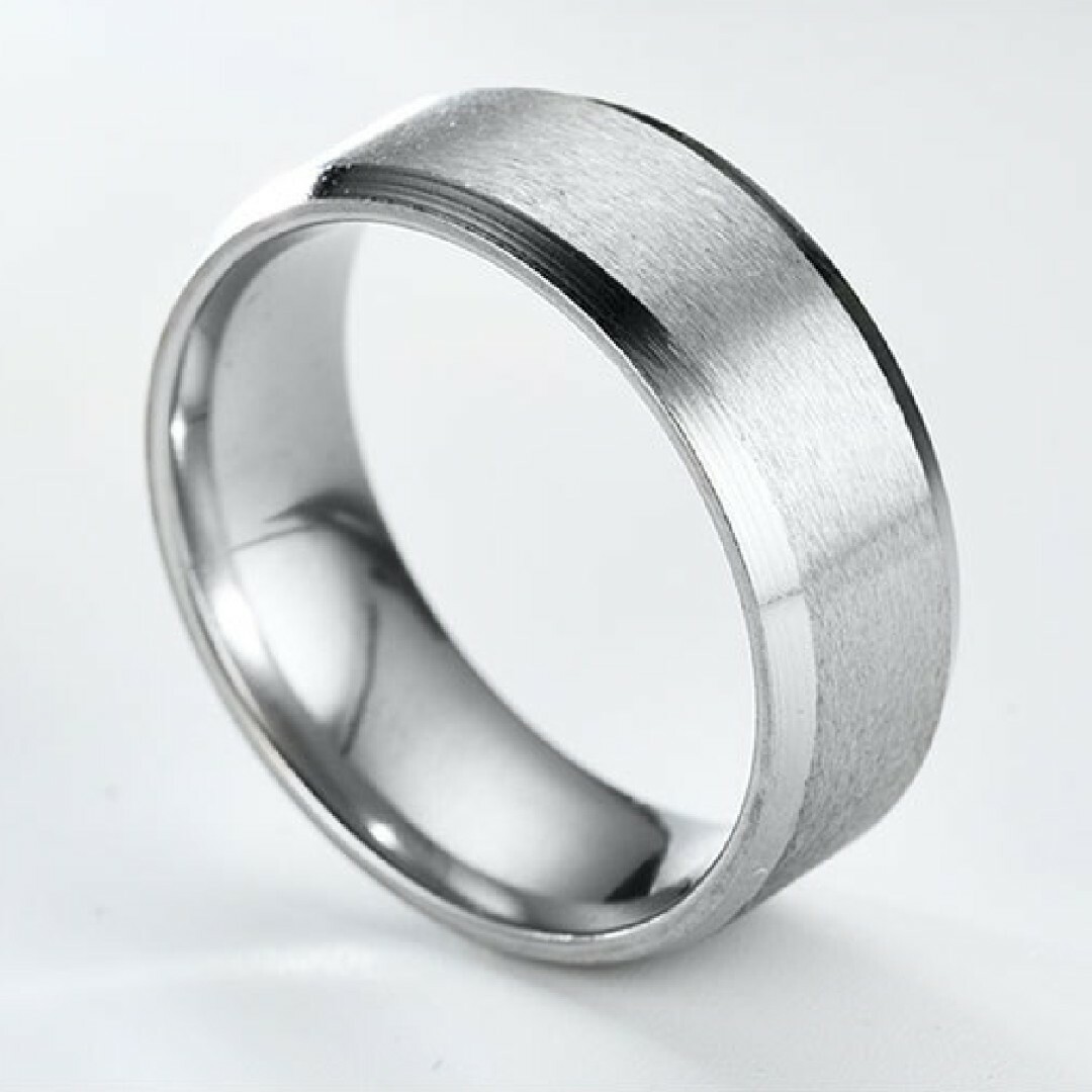 《売れてます★》メンズ指輪 ステンレス ファション 8MM プレゼント 記念日 メンズのアクセサリー(リング(指輪))の商品写真