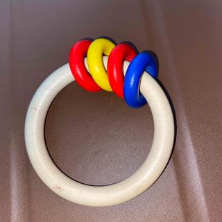 ネフ(Neaf)の［Naef ネフ社］リングリィリング Ringli Ring(がらがら/ラトル)