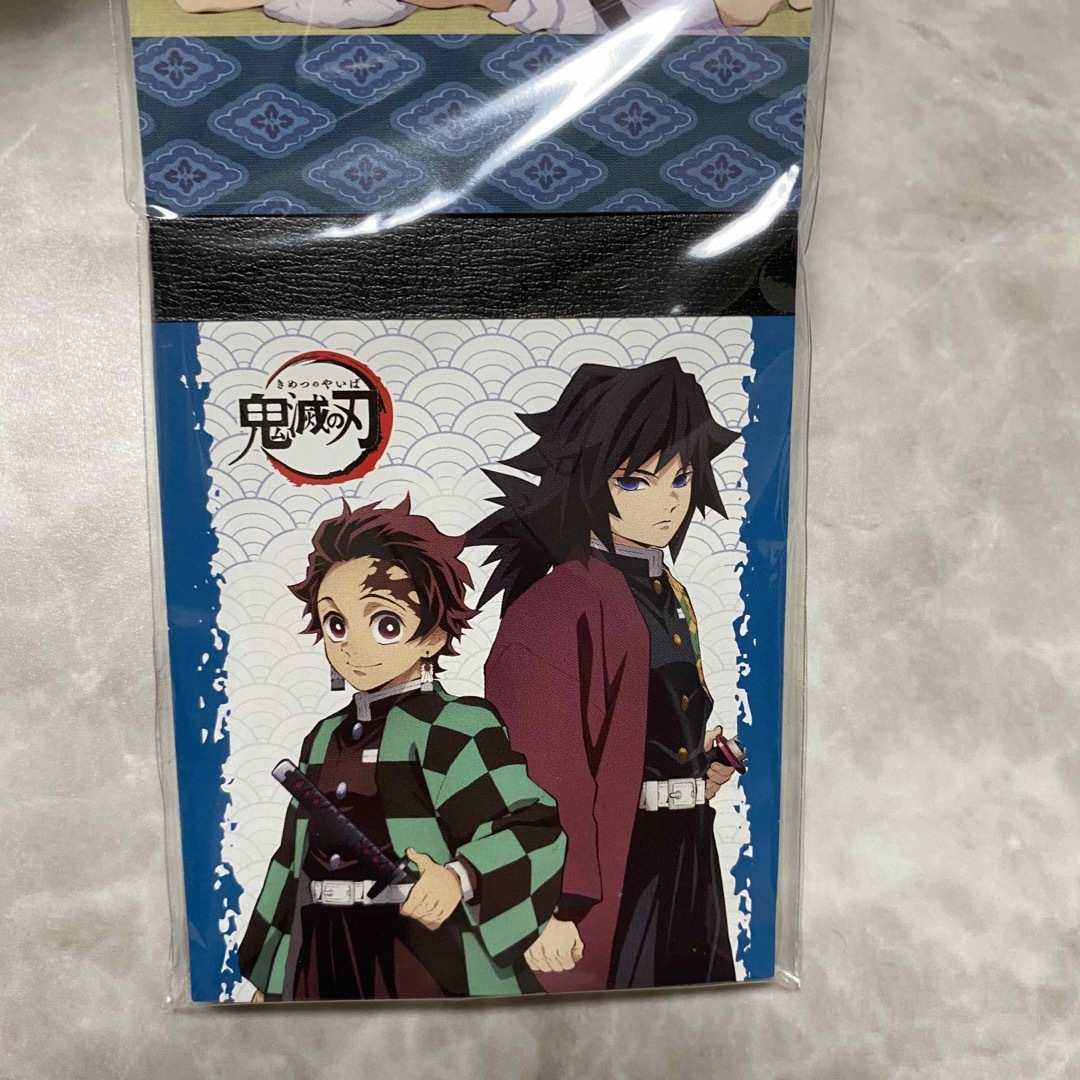 鬼滅の刃(キメツノヤイバ)の新品　鬼滅の刃　ミニメモ　3冊セット インテリア/住まい/日用品の文房具(ノート/メモ帳/ふせん)の商品写真