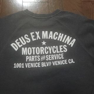 デウスエクスマキナ(Deus ex Machina)のDEUS スウェット　XS　グレー　チャコールグレー(スウェット)