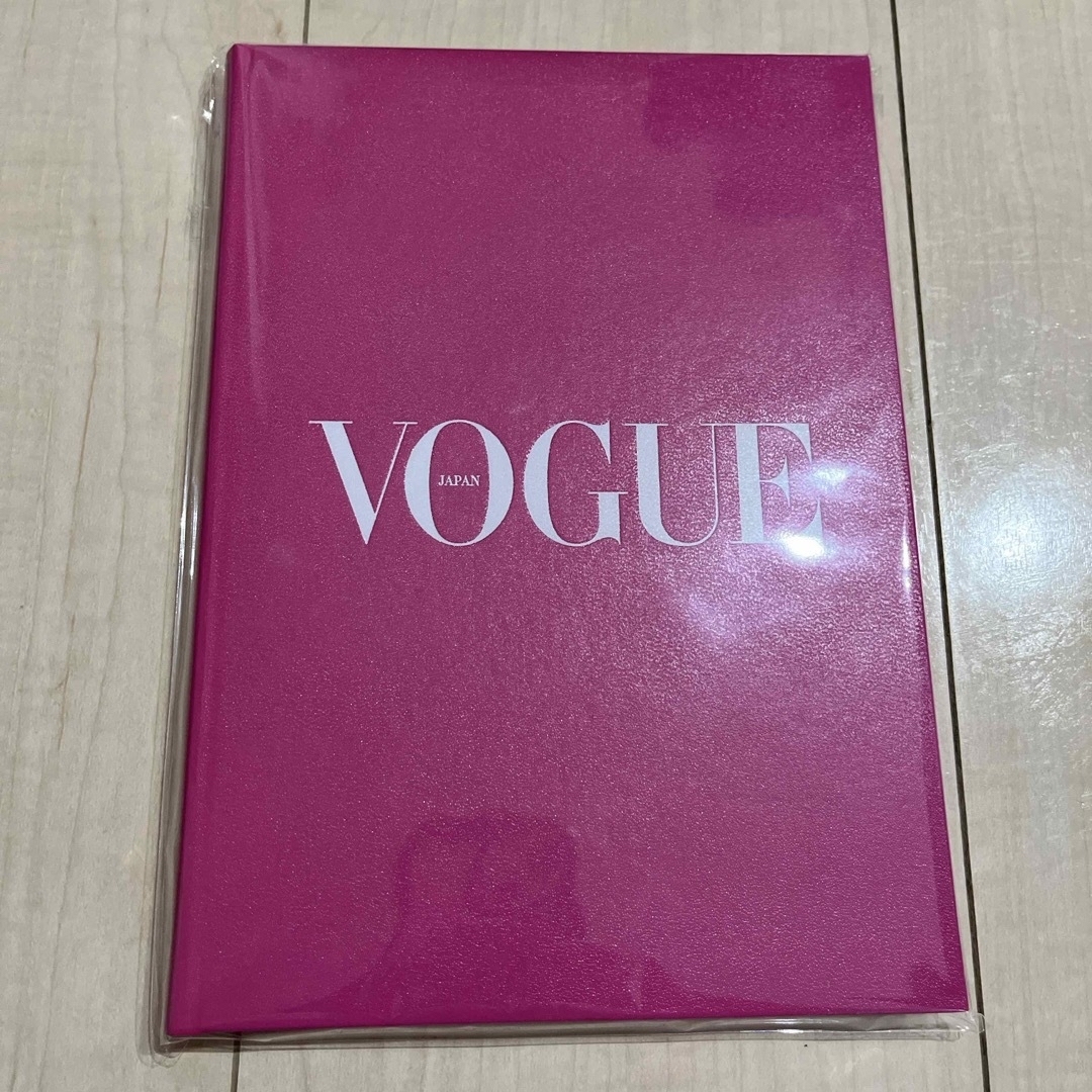 【新品】VOGUE 購読記念ノート インテリア/住まい/日用品の文房具(ノート/メモ帳/ふせん)の商品写真