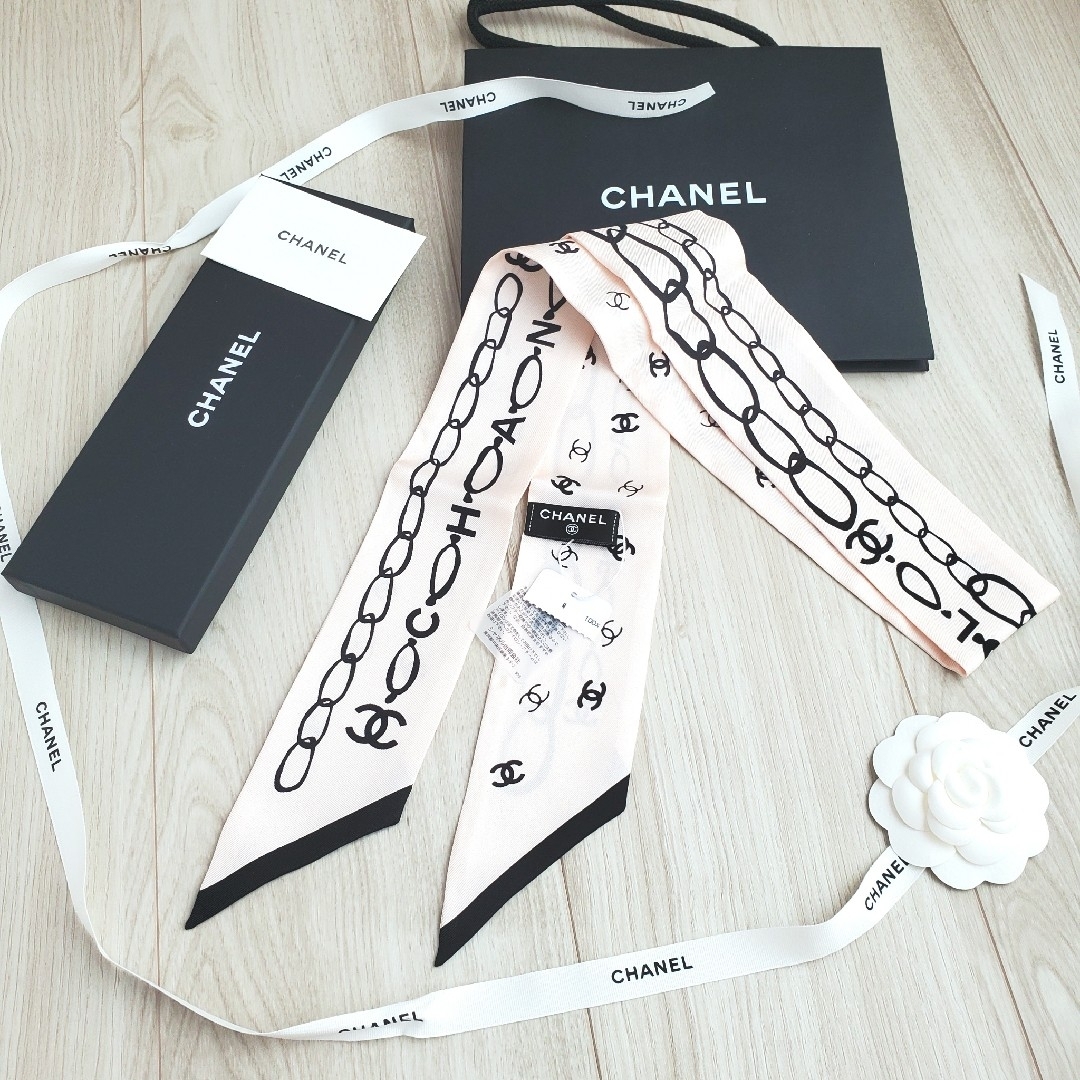 CHANEL - 新品未使用《シャネル》ヘアバンド シルクツイル CHANEL - 新品未使用《シャネル》ヘアバンド シルクツイル