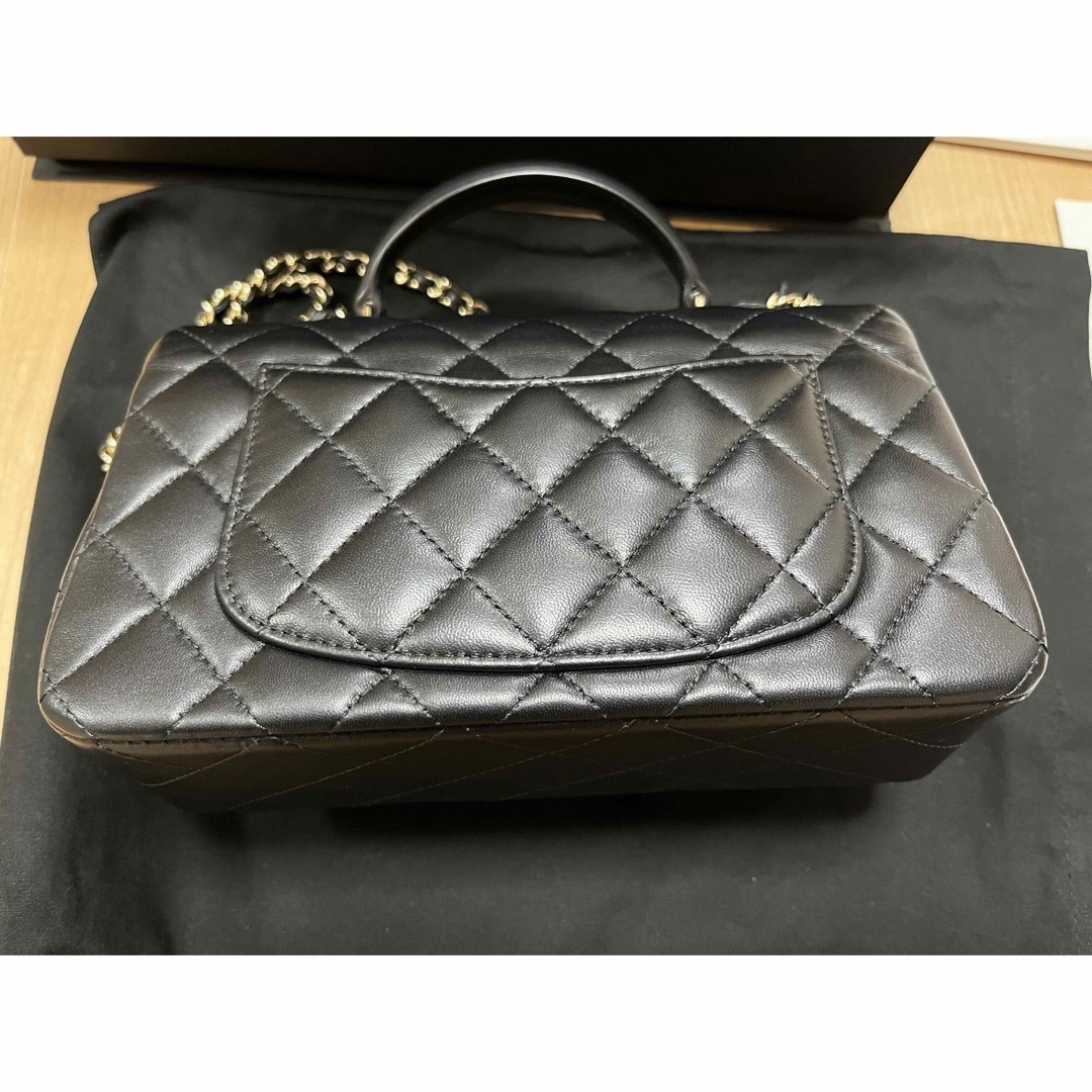 CHANEL(シャネル)のCHANEL シャネル　マトラッセ　トップハンドル　ミニフラップ　バッグ　黒 レディースのバッグ(ショルダーバッグ)の商品写真