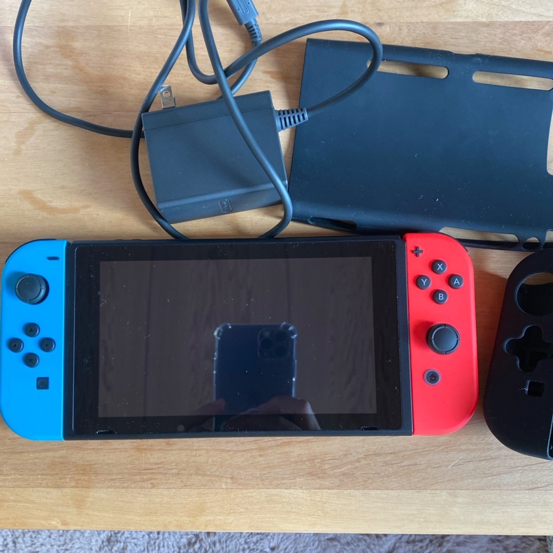 Nintendo Switch(ニンテンドースイッチ)の新型Nintendo Switch（2021年製）　箱無し エンタメ/ホビーのゲームソフト/ゲーム機本体(家庭用ゲーム機本体)の商品写真