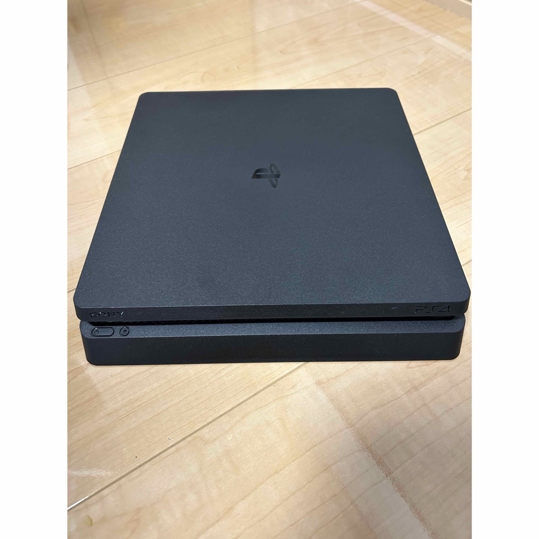 PlayStation4(プレイステーション4)のSONY PlayStation4 本体 CUH-2000BB01 エンタメ/ホビーのゲームソフト/ゲーム機本体(家庭用ゲーム機本体)の商品写真